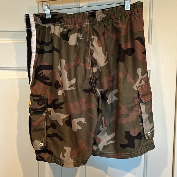 Men’s large Camo Bathing Suit - Picture 3 of 4